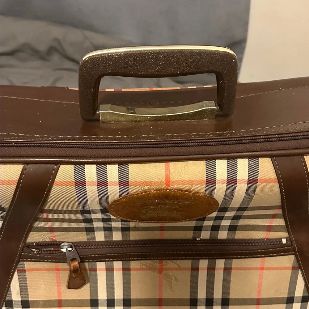 Burberry Beige and Brown Plaid Travel Bag. PRE-OWNED. - Picture 5 of 12